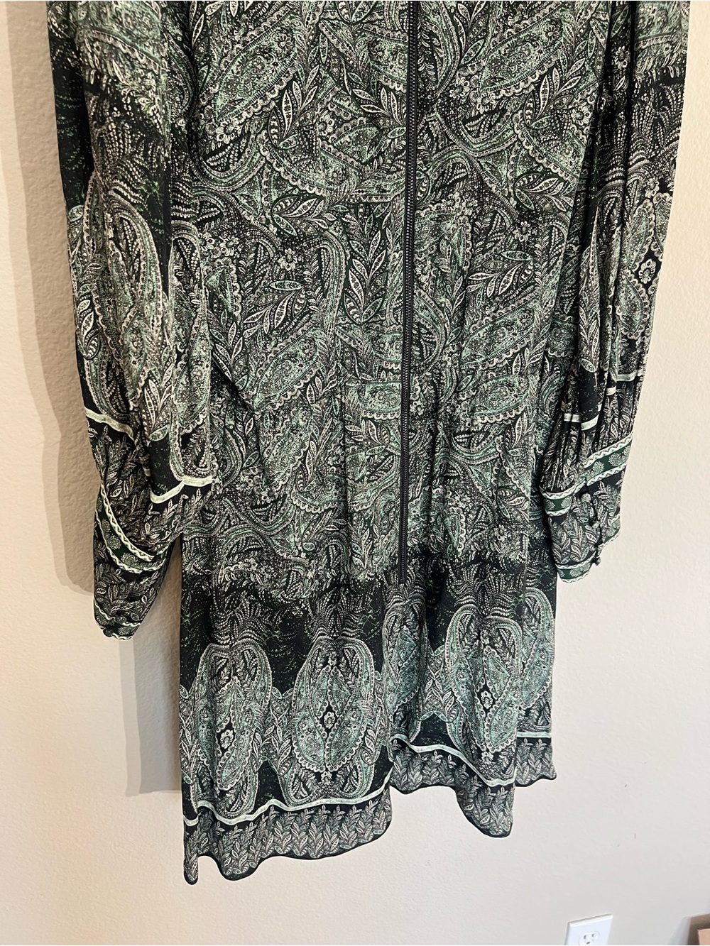 Alice & Olivia Tanisha long sleeve tie neck mini dress green paisley sz 14 - Picture 13 of 16